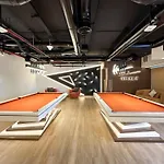 Trophy Elegant Suite W Premium Facilities & Golf Simulator