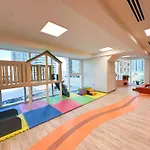 Trophy Elegant Suite W Premium Facilities & Golf Simulator