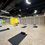 Trophy Elegant Suite W Premium Facilities & Golf Simulator