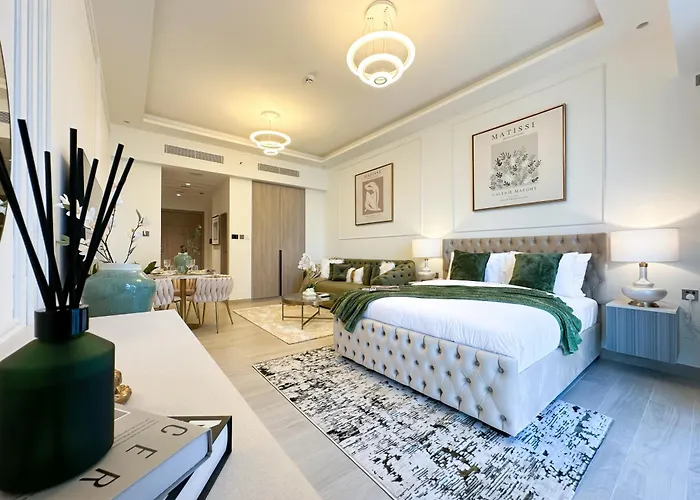 Trophy Elegant Suite W Premium Facilities & Golf Simulator