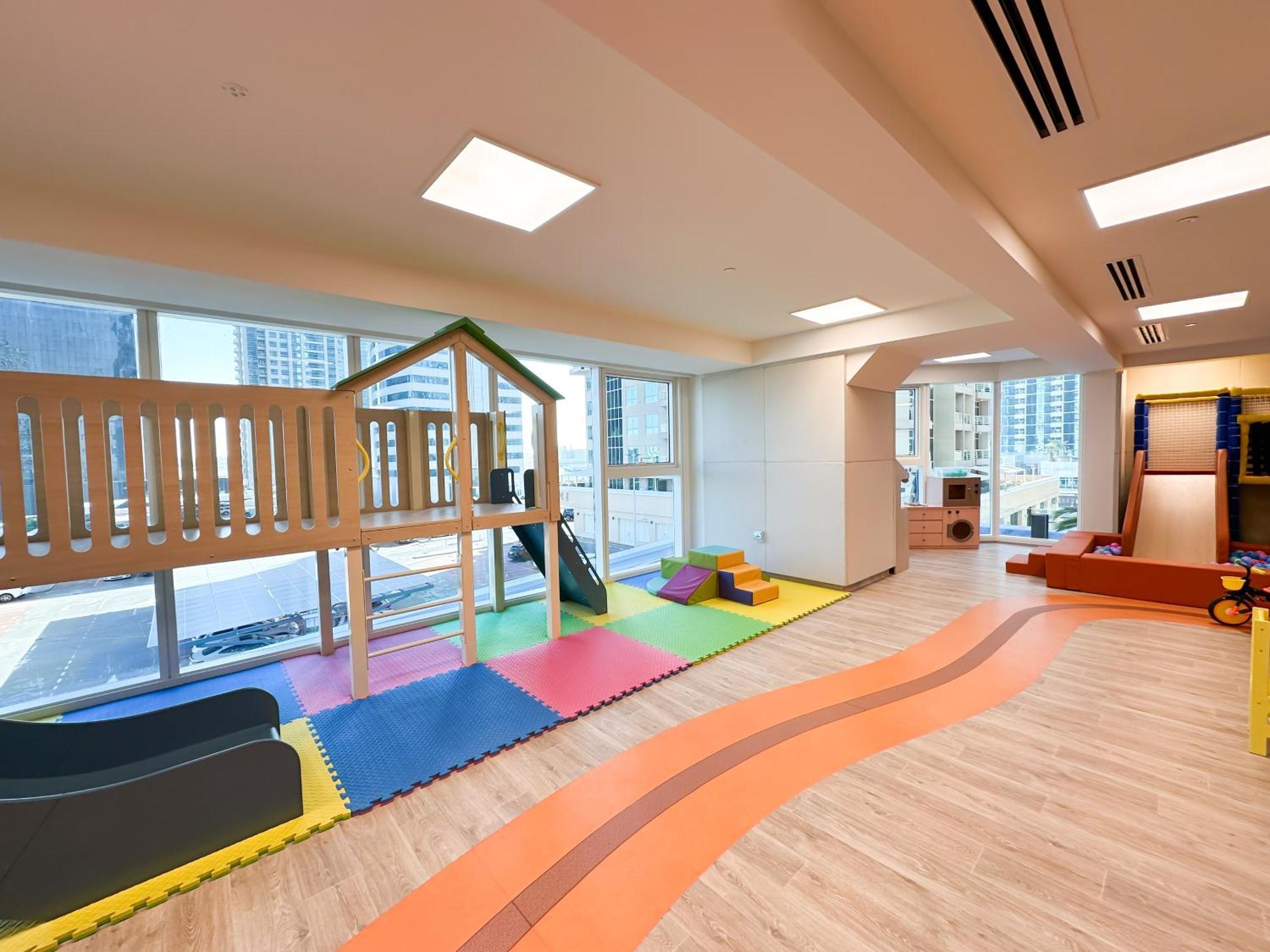 Trophy Elegant W Premium Facilities & Golf Simulator