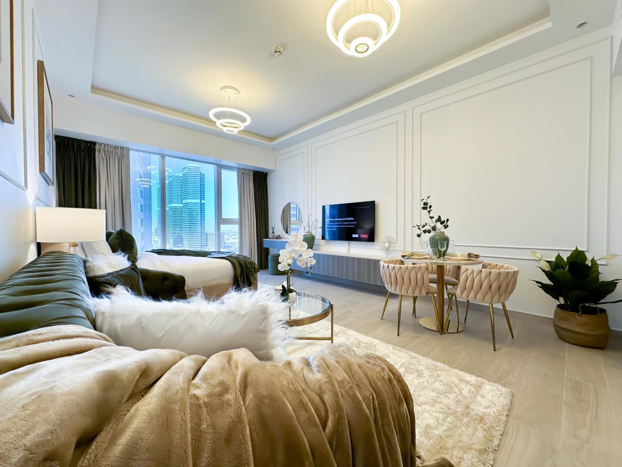 Trophy Elegant W Premium Facilities & Golf Simulator Apartment *