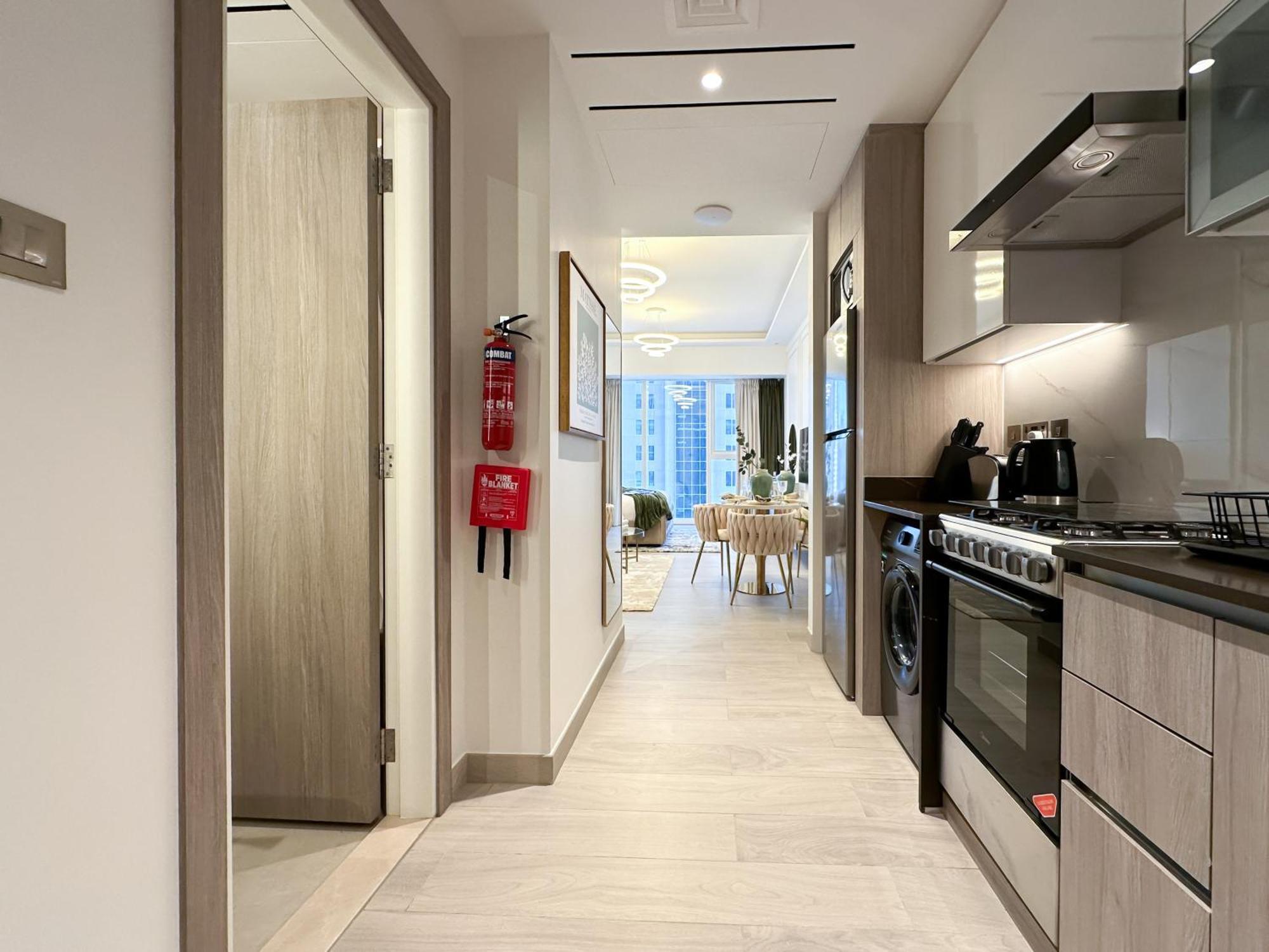 Trophy Elegant W Premium Facilities & Golf Simulator Apartment *