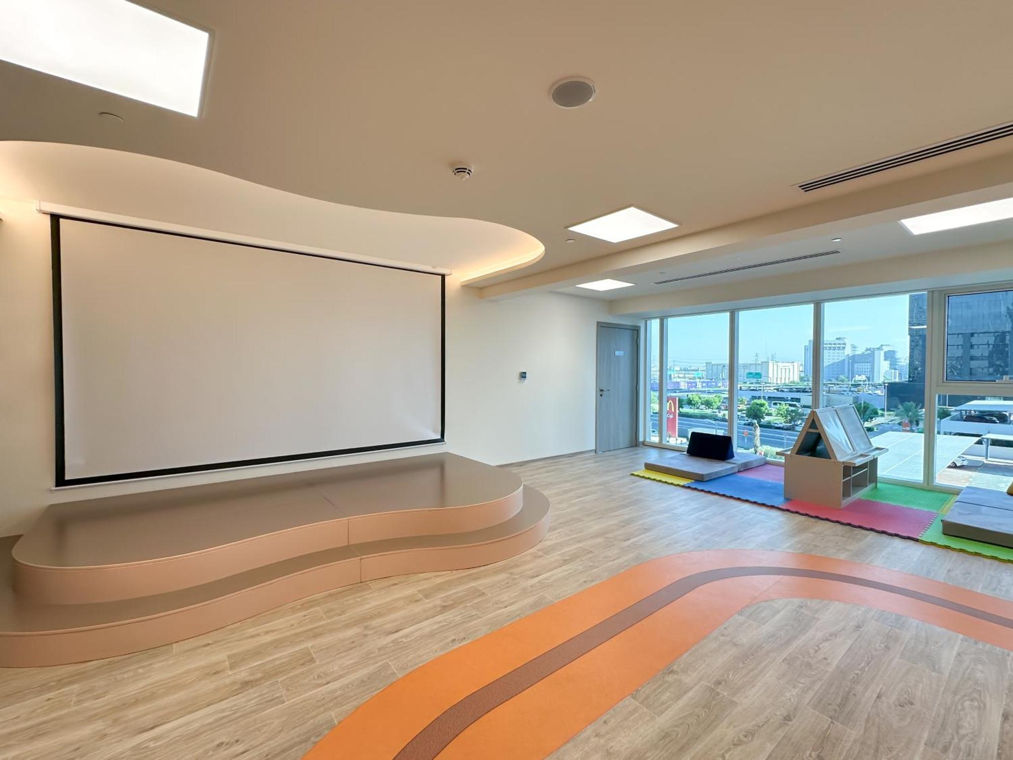 Trophy Elegant W Premium Facilities & Golf Simulator *