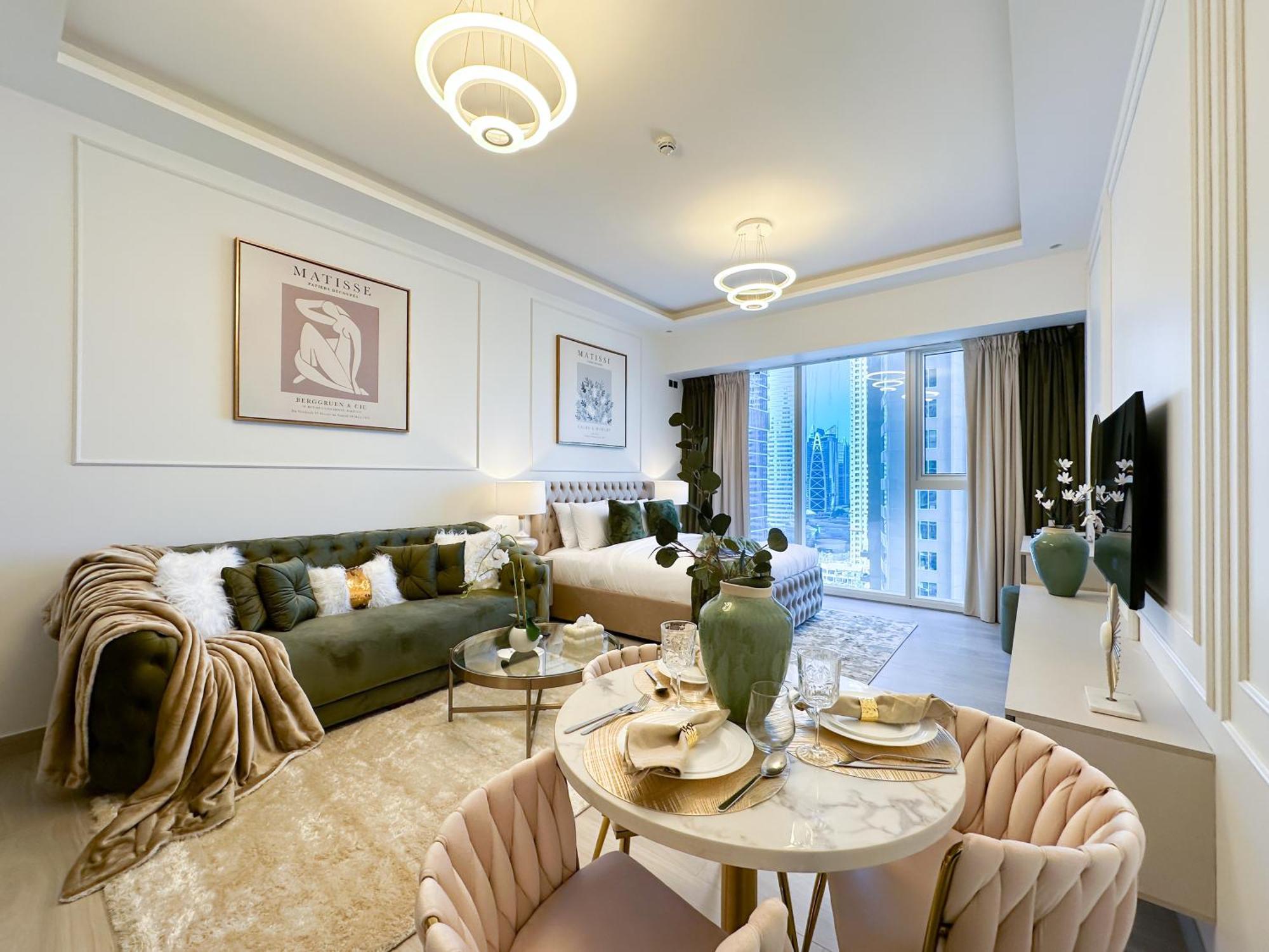 Trophy Elegant W Premium Facilities & Golf Simulator Apartment