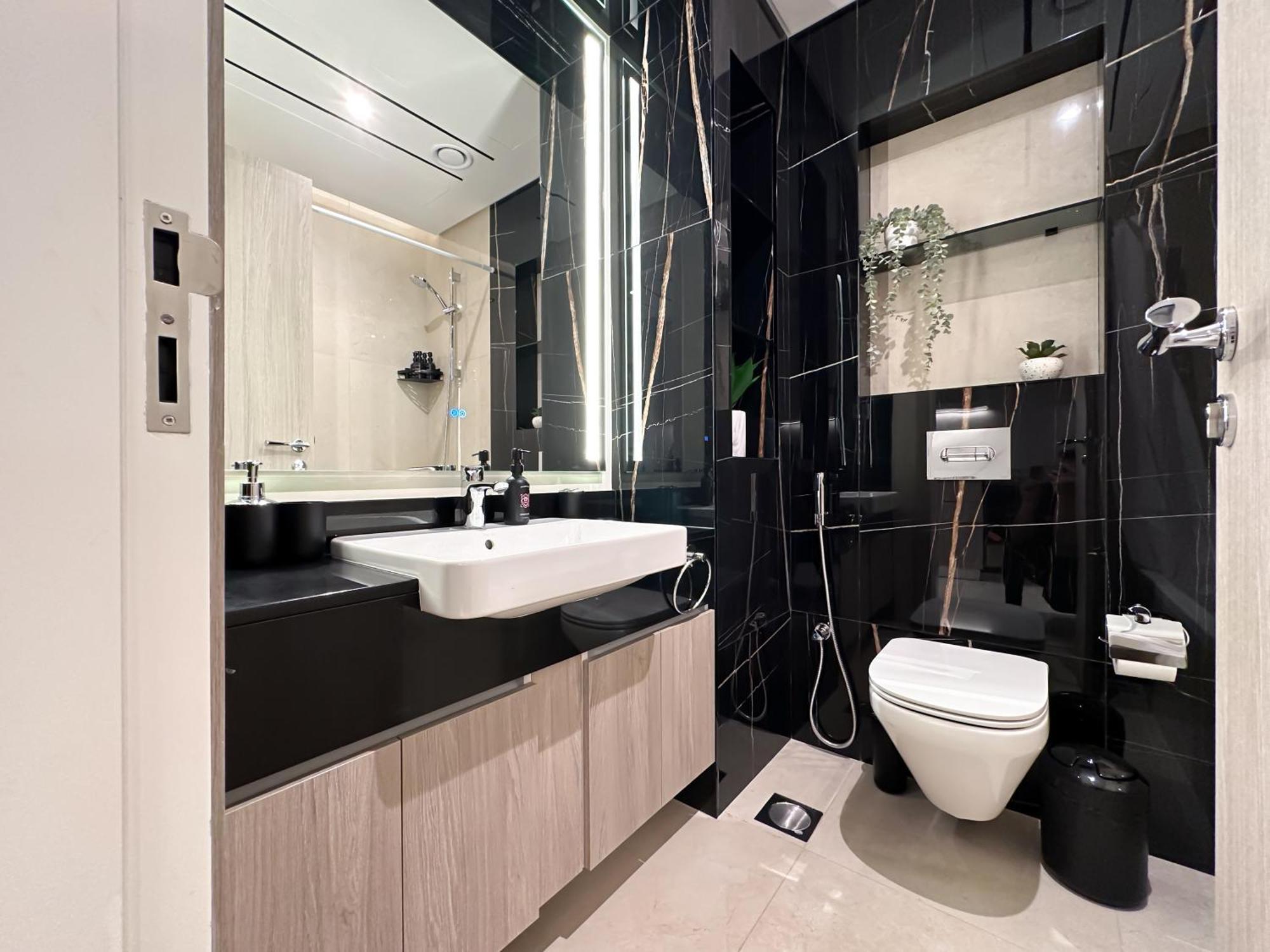 Trophy Elegant W Premium Facilities & Golf Simulator Apartment *
