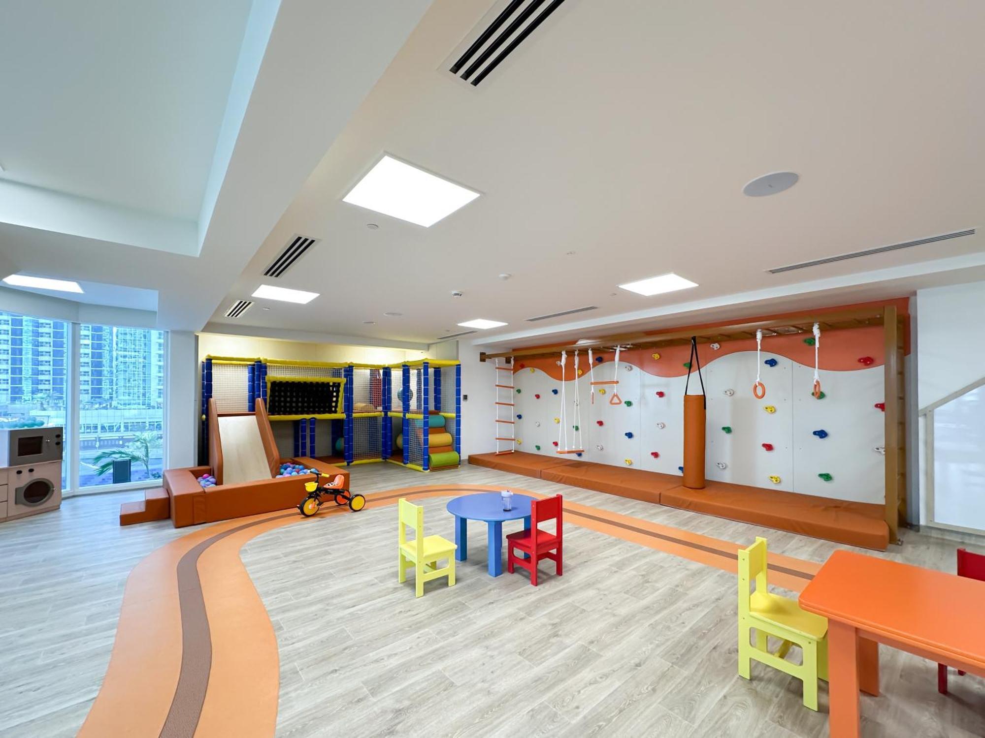 Trophy Elegant W Premium Facilities & Golf Simulator *