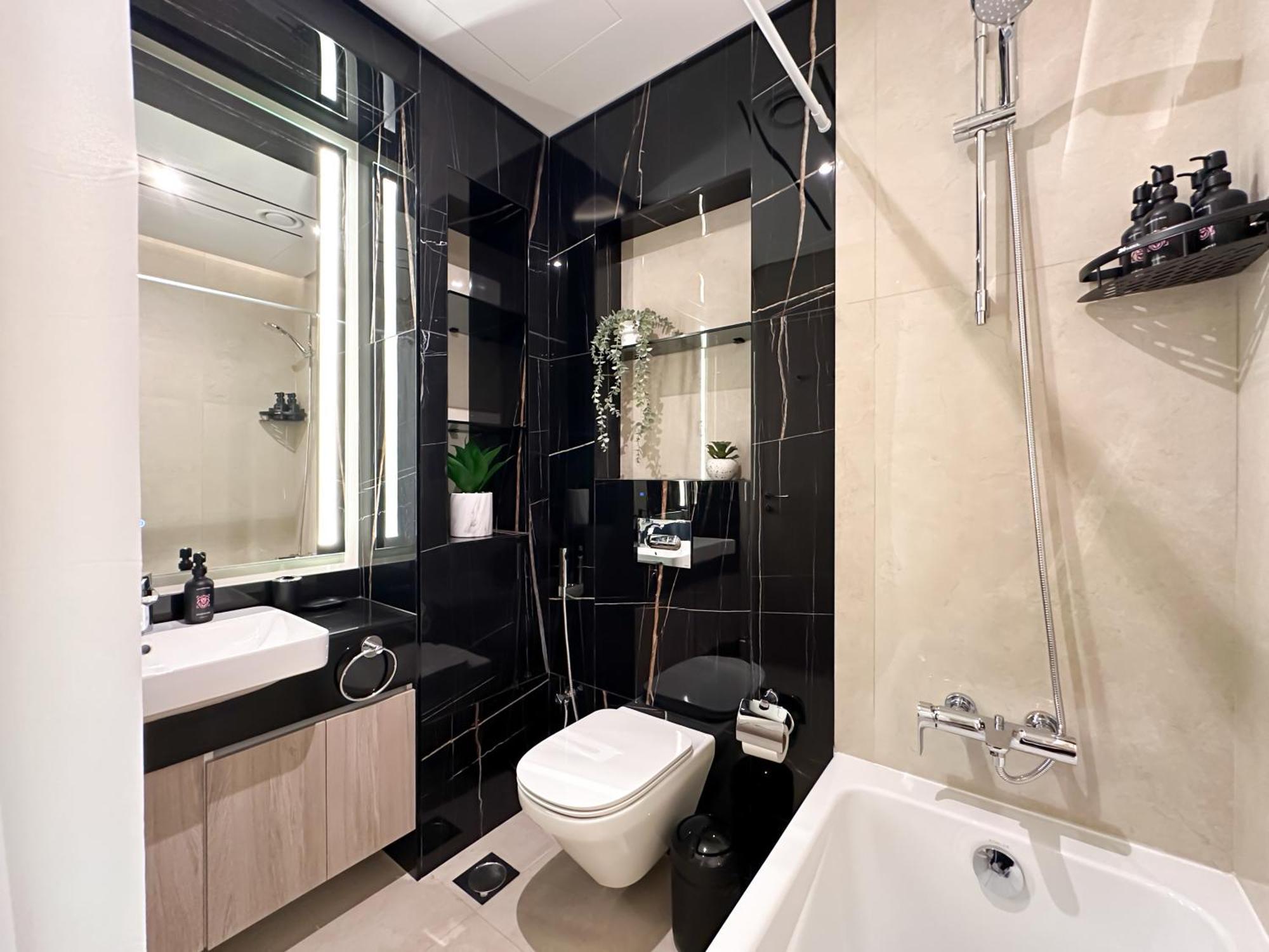 Trophy Elegant W Premium Facilities & Golf Simulator Apartment *