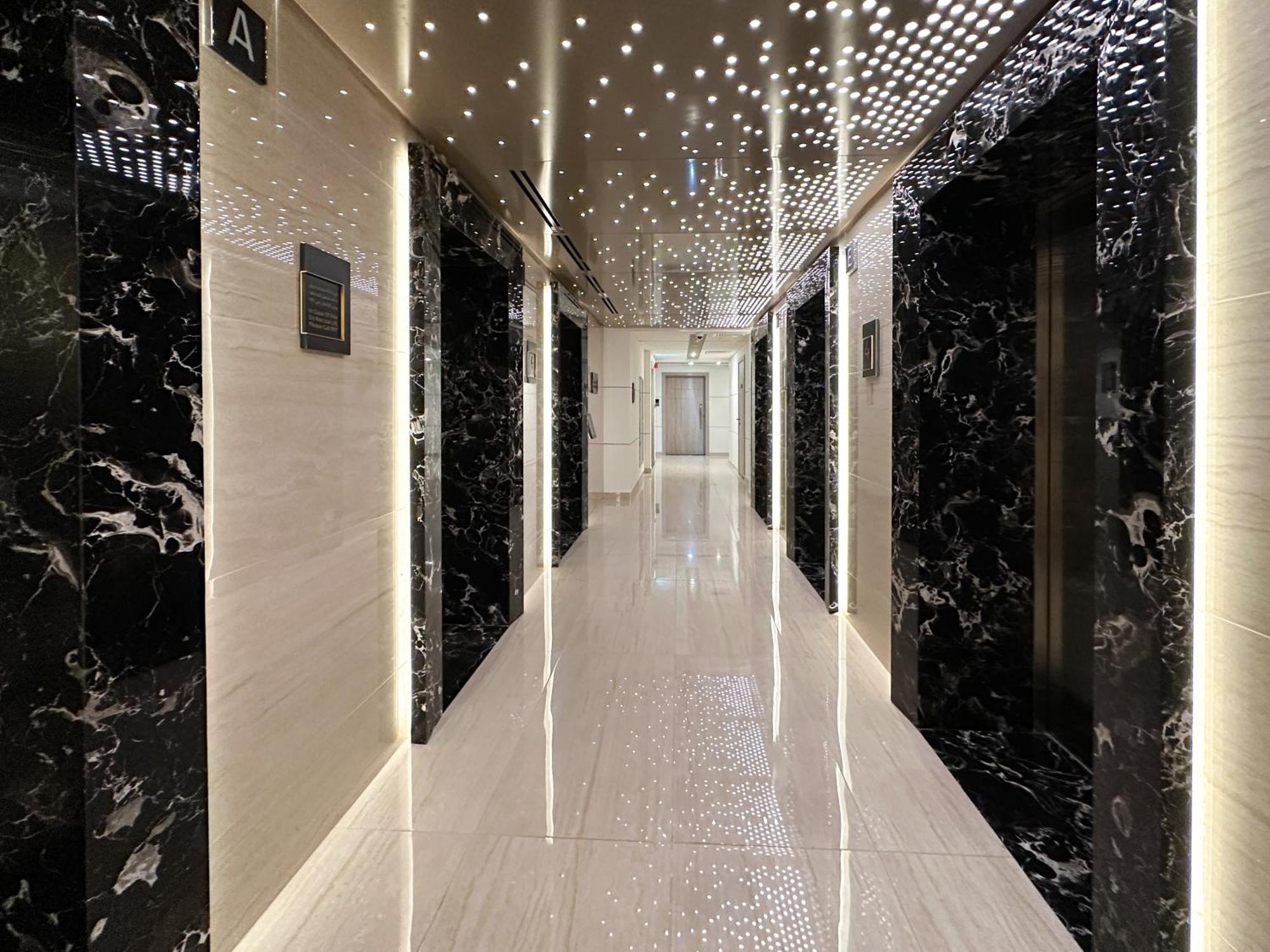 Trophy Elegant W Premium Facilities & Golf Simulator